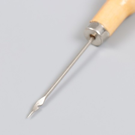 An awl with a side hole wood, metal, needle length 6 cm thick 0.2 cm 2x2x13 cm-2