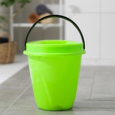 A bucket of food with the lid 