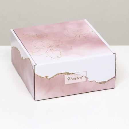 Self -charged box, without a window "Present" 19 x 19 x 9 cm