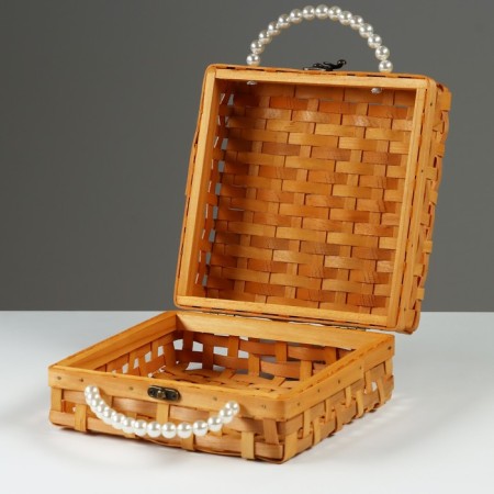 The chest is braided, decorative, 20 x 20 x 10 cm, sequoia-2