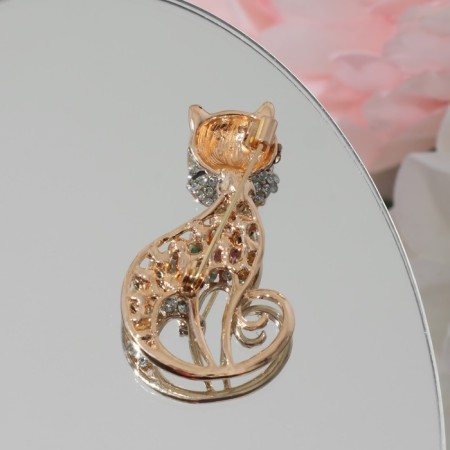 Brooch "Cat" graceful, color in gold-2