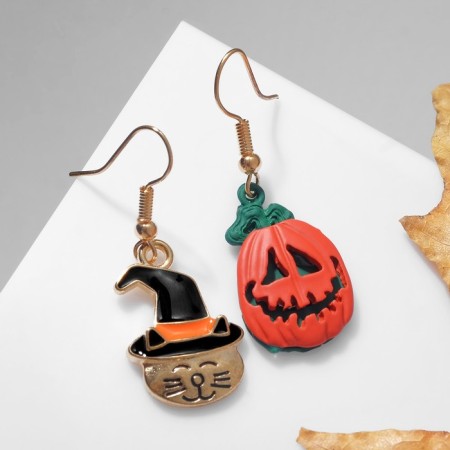 Earms Emal "Pumpkin" and a cat in a hat, colored in gold