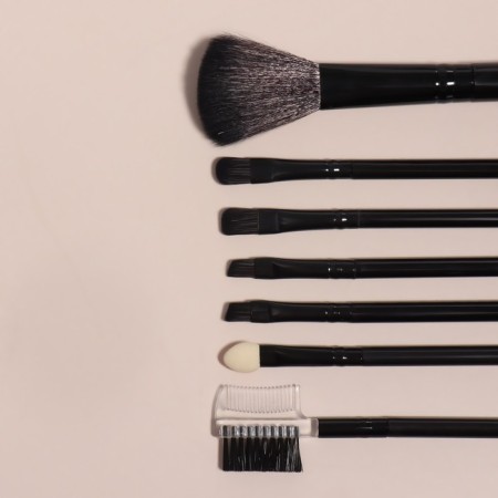 A set of makeup brushes, 7 objects, a cover on the ties, the color is black-3