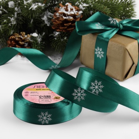 A satin ribbon "Snowflakes", 25 mm, 23 ± 1 m, green color/white No. 056