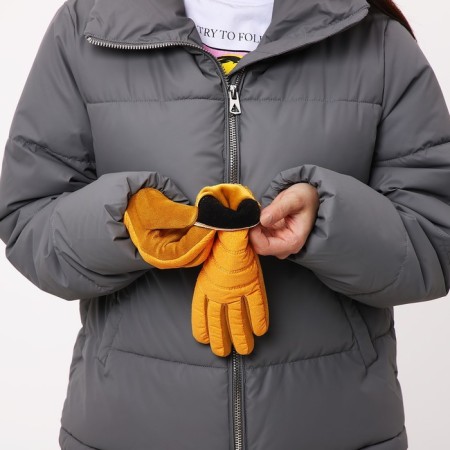 Gloves are female, dimensionless, with insulation, yellow color-4