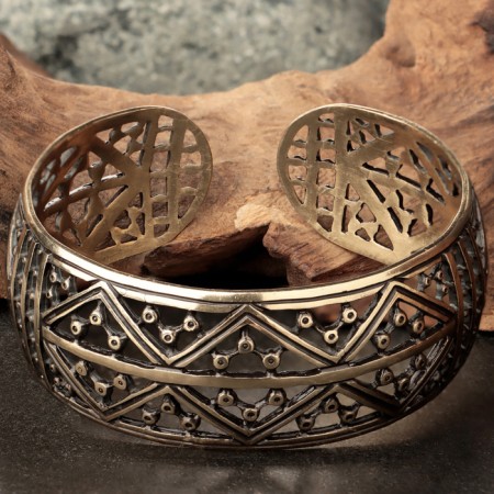 Bracelet wide "sown field", brass