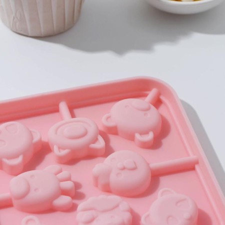 Form for the candy "animals", silicone, 14 × 14 × 1.4 cm, 8 cells, with sticks, color mix-1