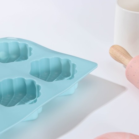 Baking uniform “Oystitsa”, silicone, 30 × 17 × 2.6 cm, 8 cells (7.2 × 6.2 cm, color mix-1