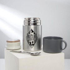 A set of thermos for eating and drinks, a spoon 