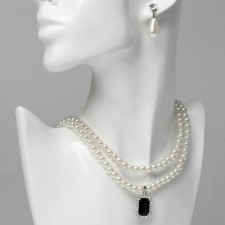 Set 2 objects: earrings, necklace 