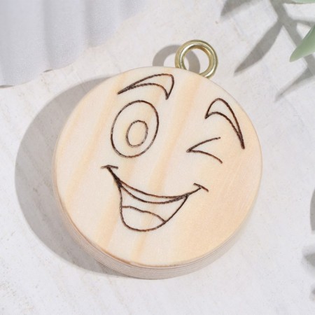 Harvesting for creativity of the keychain "Smiley winking 4x4x1.2 cm-2