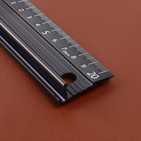 A ruler for the skin, anti -slip, with an emphasis, metal, 20 cm, thickness 34 mm-1