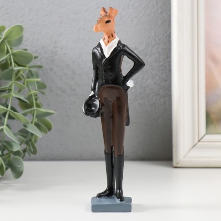 Polystone souvenir "Giraffe in a tailcoat"