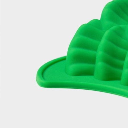 Baking form New Year's share "Christmas trees", silicone, 31.5 × 19 × 3 cm, 5 cells (10 × 8.8 × 3 cm), green color-3