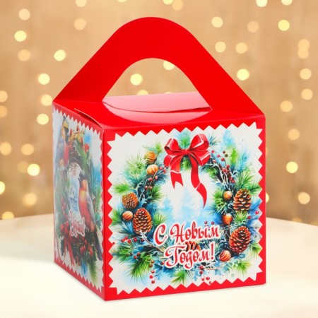 New Year. Gift box New Year's cube is large "spruce wreath" 12 x 12 x 12 cm.