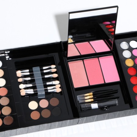 Professional set for makeup (shadows for the eyelids and eyebrows, shine, corrector, blush)-3