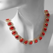 The necklace 