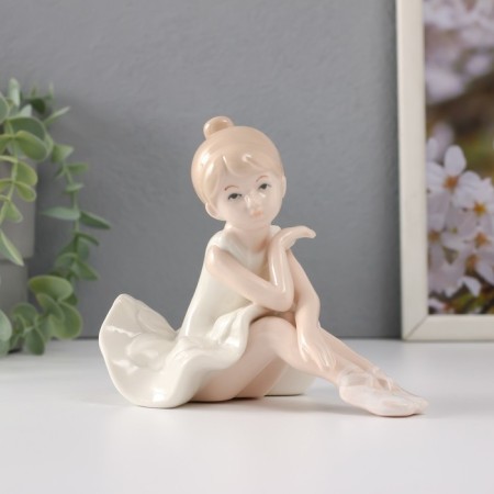 Souvenir ceramics "Young ballerina after rehearsal" 15x12.5x9.5 cm