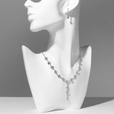 Set 2 objects: earrings, necklace 