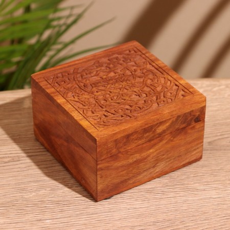 Carved box 10x10x6 cm, shisham tree