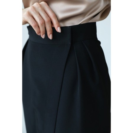 Small skirt with shakes at the waist, size 42-1