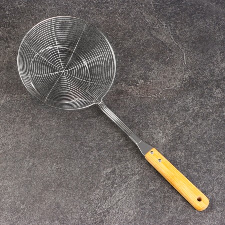 A colander-sytoos with a wooden handle 44cm, diameter18cm, depth 6.5cm