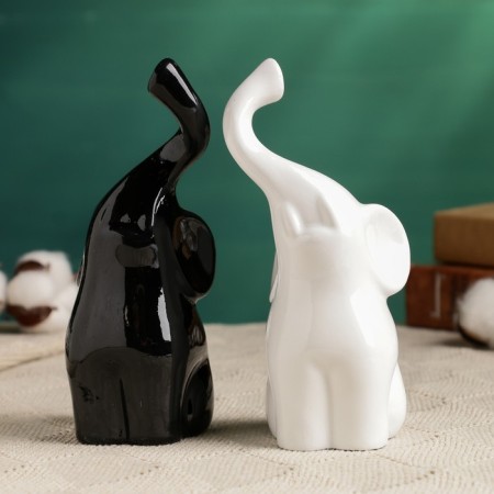 Figure "A couple of elephants" black/white, 7x12x16cm-3