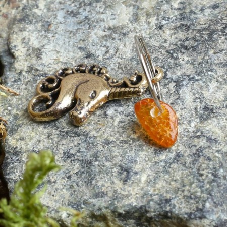 Unicorn-Talisman keychain, natural amber-3