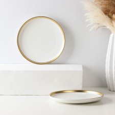 A set of porcelain plates 