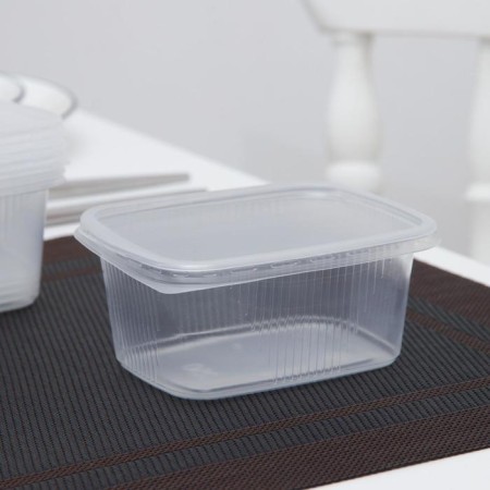 A set of plastic disposable containers, 250 ml, 10.8 × 8.2 cm, 5 pcs, with a lid, the color is transparent