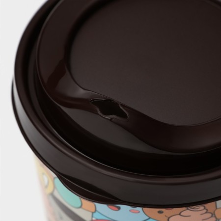 A plastic glass with a “izi-go” lid, 550 ml, 9.3 × 9.1 × 15.8 cm, a mix decor, a dark brown color-2