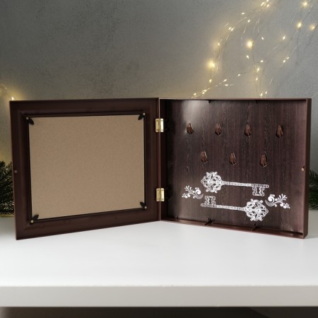 Key closed "Winter affairs" 26.5x31.5 cm-2