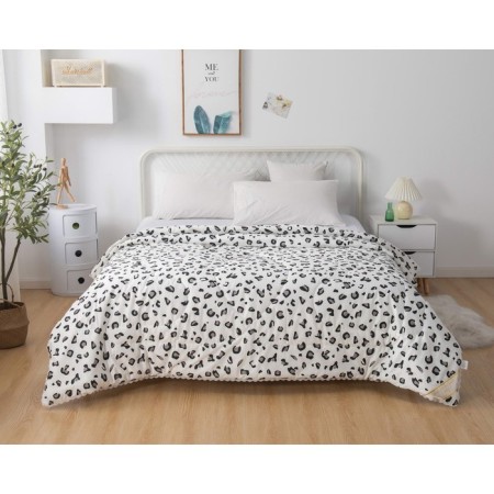 The blanket "Tabio", size 160x220 cm, black and white color