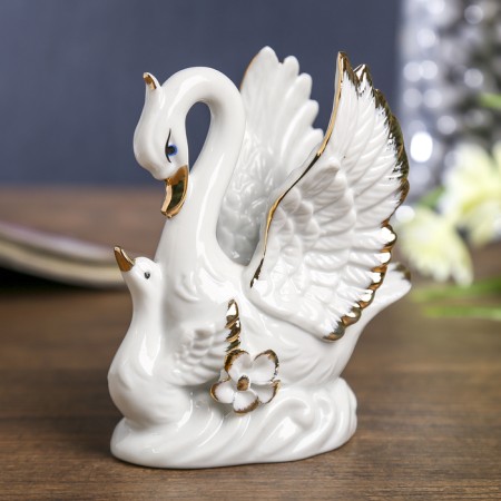 Souvenir Ceramics "White Swan with the baby" 10.5x9x4.5 cm