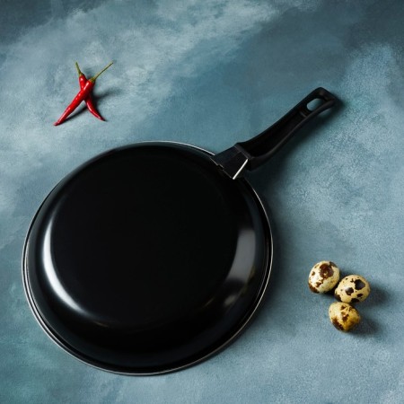 Sleeps "Jacqueline", D = 25 cm, thickness 0.65 mm, plastic handle, anti -stick coating, black color-5