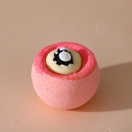 A bomb for a bath with a toy Pure happiness "Penguin", 130 g, New Year