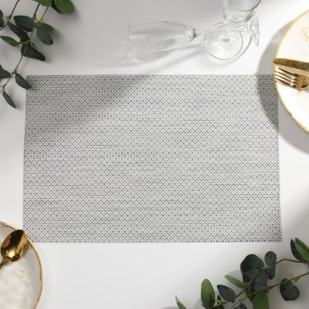 Napkin on the table of the share, centered, 45*30cm