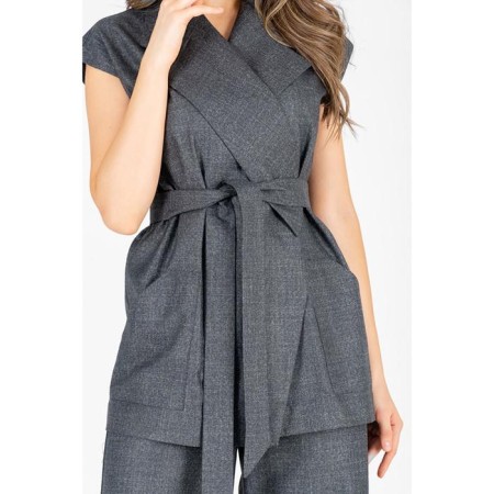 Shorts and a sleeveless jacket female, size 52-3