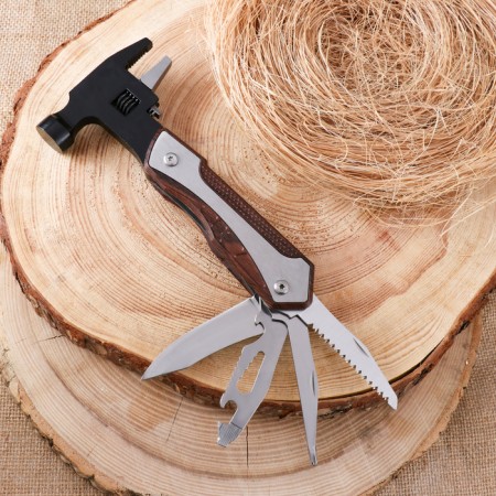 Multitul 8V1 with a hammer and a divorce key-1