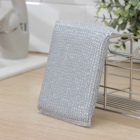 Sot shares for washing dishes, with a metal scrub