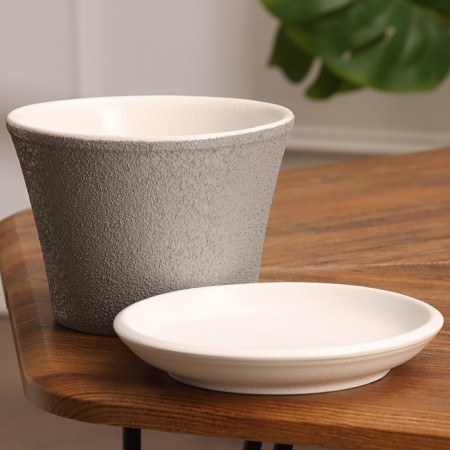 Flower pot "Trento" gray relief 0.8 l-1