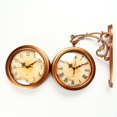 The clock is double -sided, on the suspension "Sabatini", a smooth move, 35 x 30 cm, dial 20 cm-3