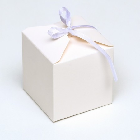 The box is folding, square, white, 8 x 8 x 8 cm,-1