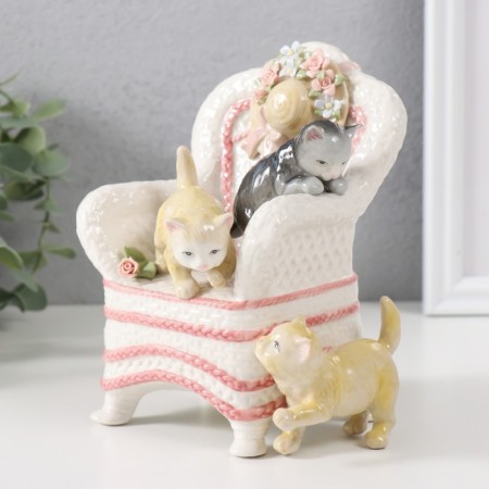 Musical souvenir "kittens in an armchair" 14x13x10.5 cm-2