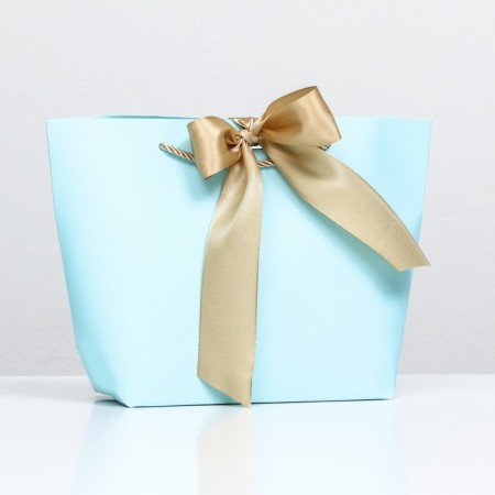 Gift package with a ribbon of 19 x 20 x 9 cm "Blue"
