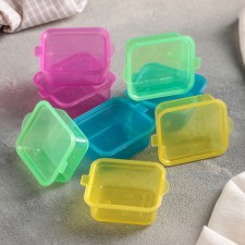 Set of lunch boxes of plastic 