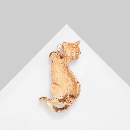 Brooch "Cat" playful, color in gold-1