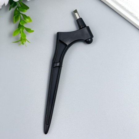 A universal knife, rotating 360 ° C with a blade 15 ° (paper, vinyl, foil) 17x4x1 cm