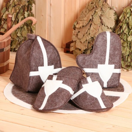 Gift set 4 objects of brown "Crusader" (hat, rug, mitten, slippers)