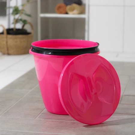 A bucket with a Light lid, 10 l, the color is pink-2